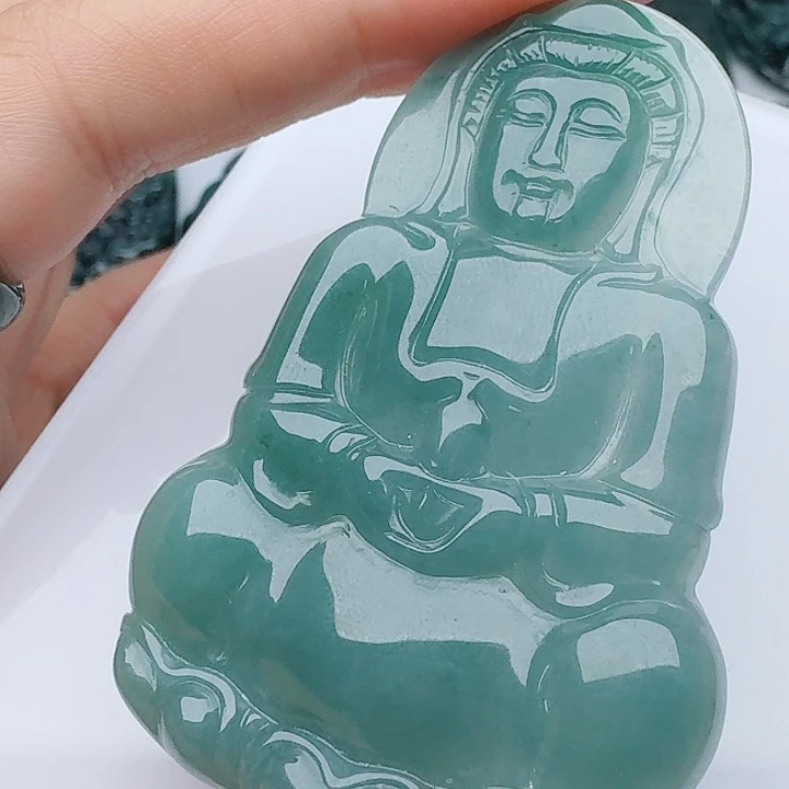 翡翠未镶嵌颈饰多样性发其一