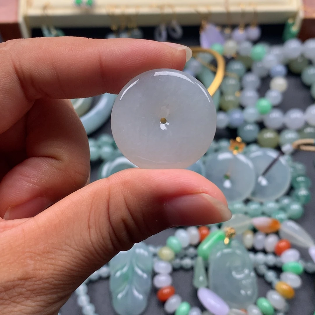 颈饰未镶嵌翡翠平安扣