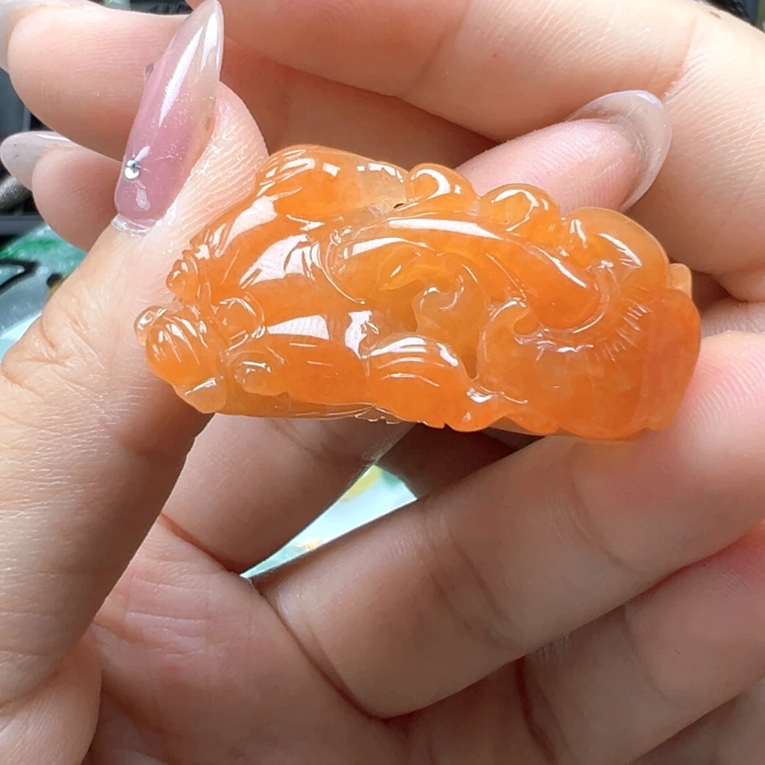 翡翠未镶嵌颈饰貔貅