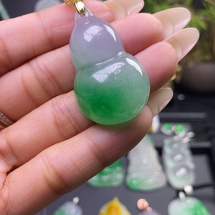 翡翠未镶嵌吊坠(赠链)