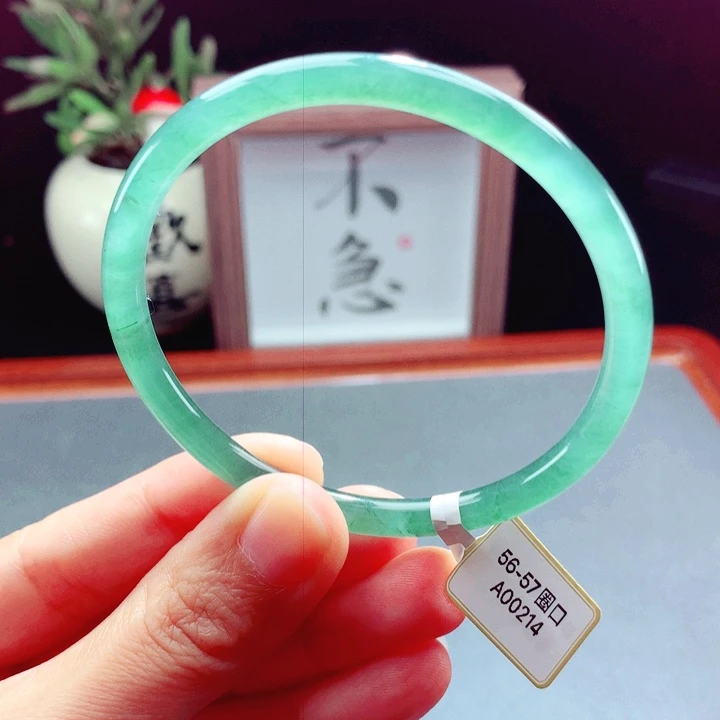 未镶嵌手镯翡翠圆镯