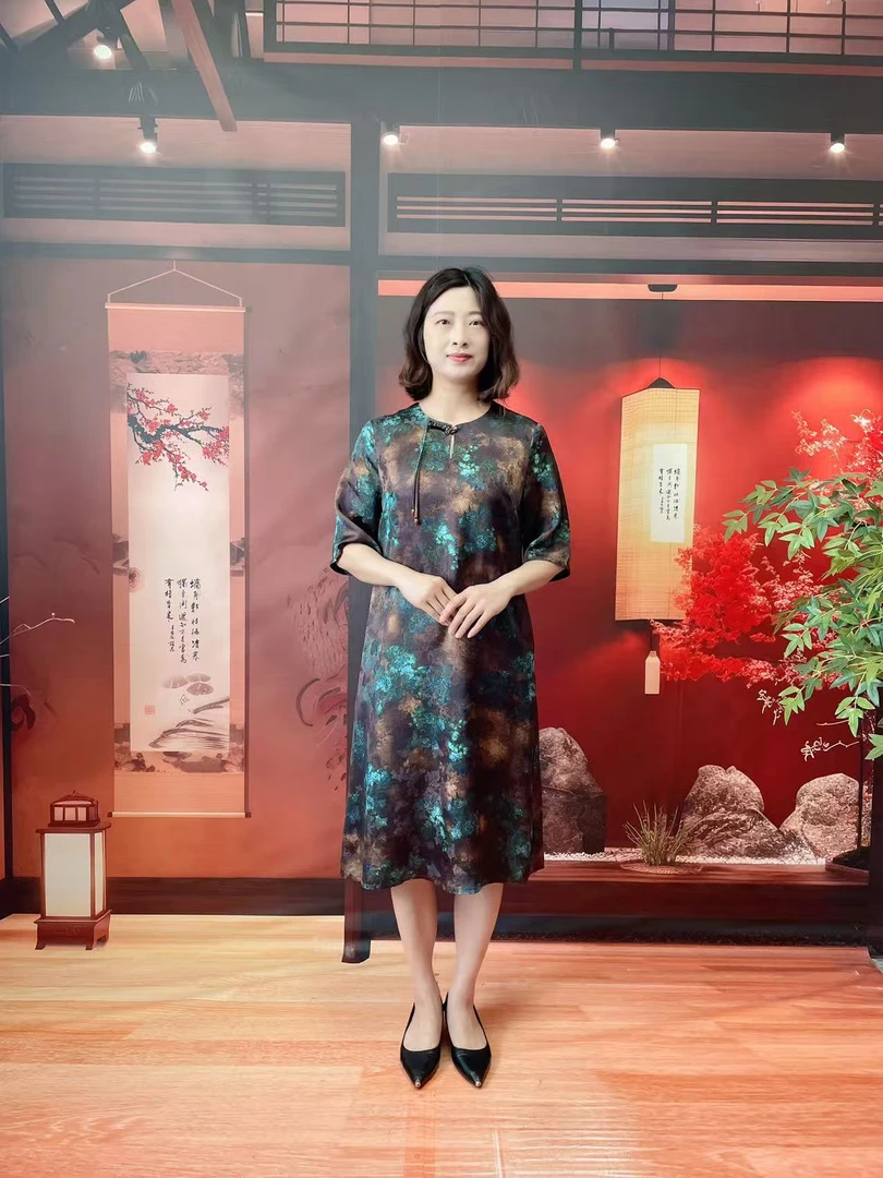 阿玖推荐妈妈装圆领连衣裙夏季提花花萝透气直筒裙短袖简约版舒适
