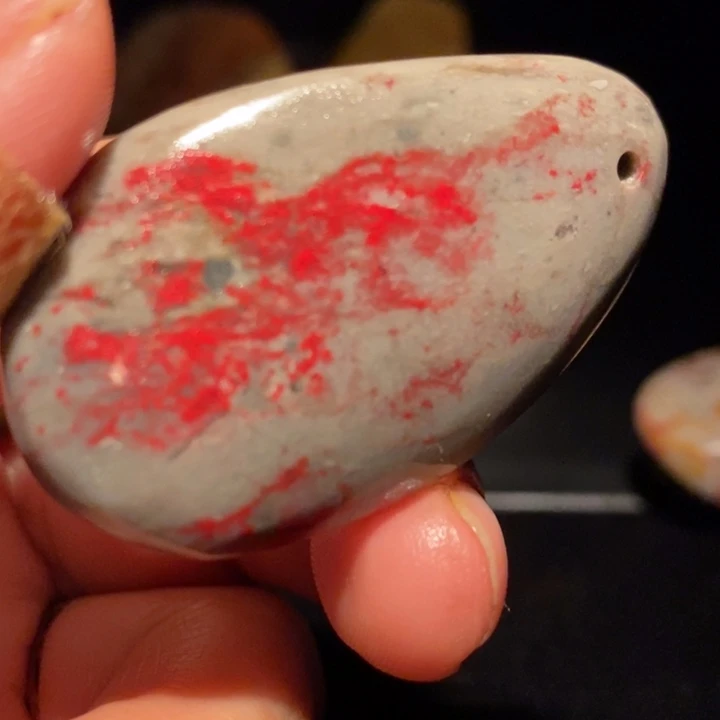 像****n昌化鸡血石品质佳挂件