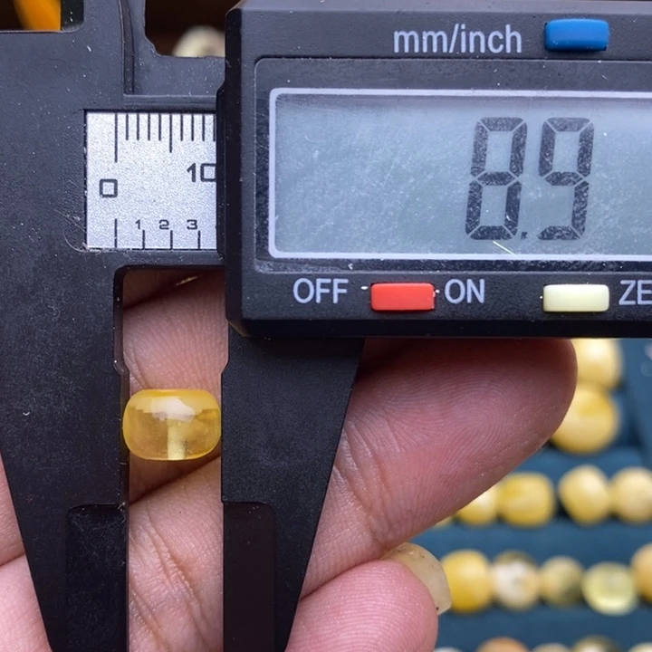 裸石琥珀未镶嵌41号8.9*6.4微瑕