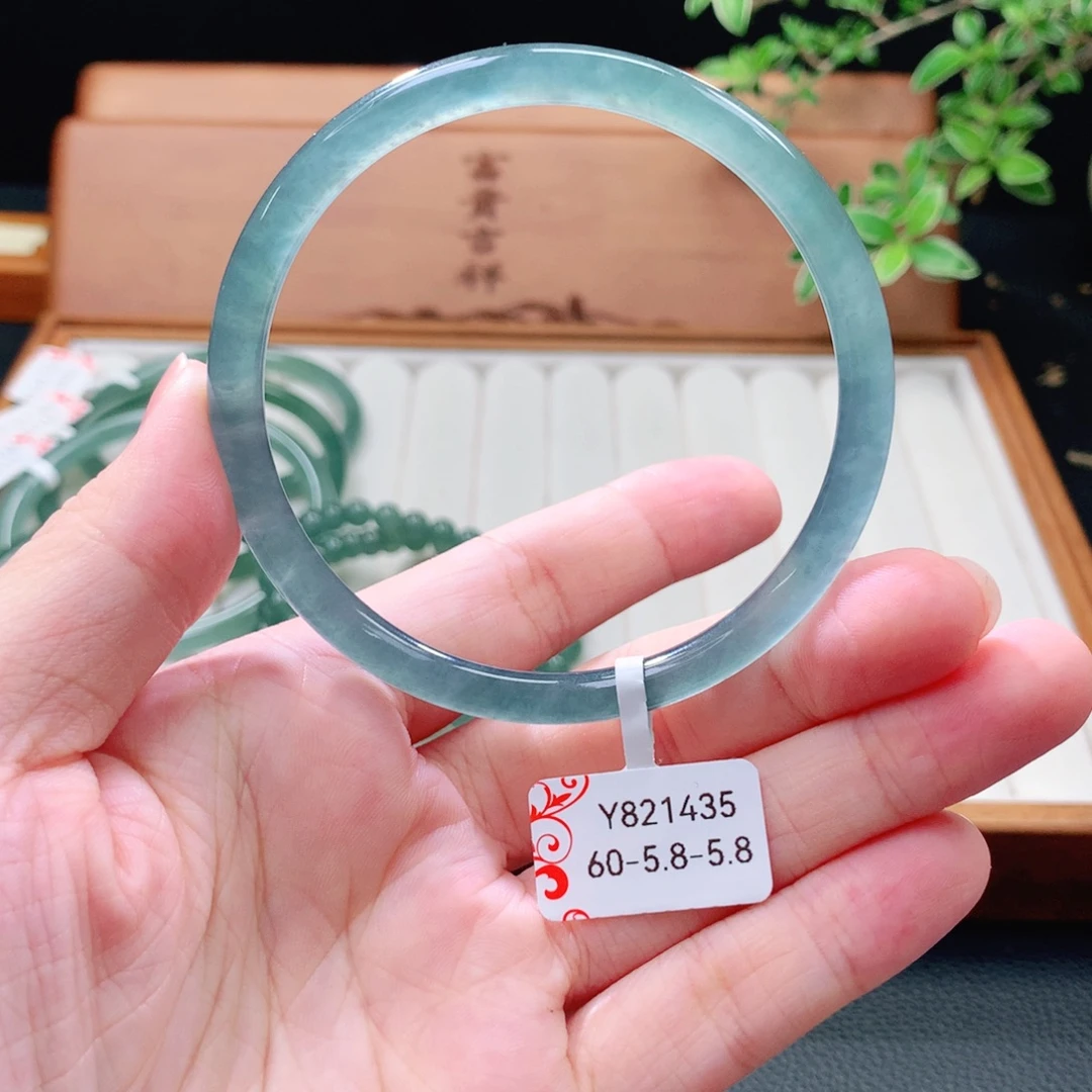 未镶嵌手镯（圆镯）翡翠