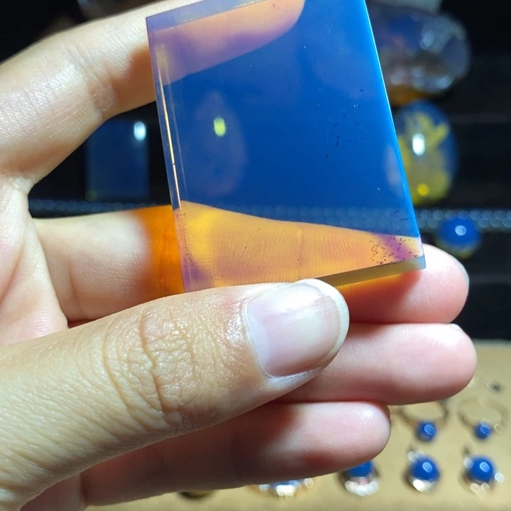 赵***麟未镶嵌琥珀裸石琥珀