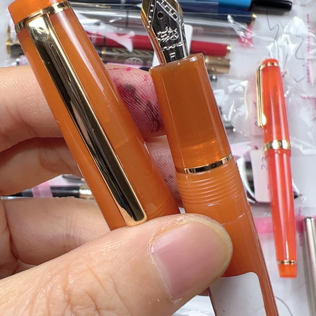 便携式橘色金豪82钢笔