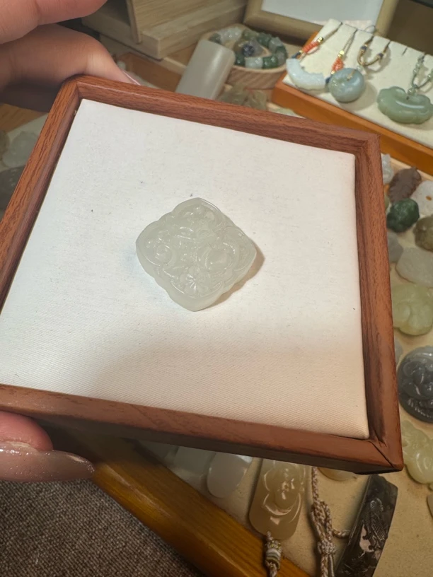 和田玉白玉狐狸挂件