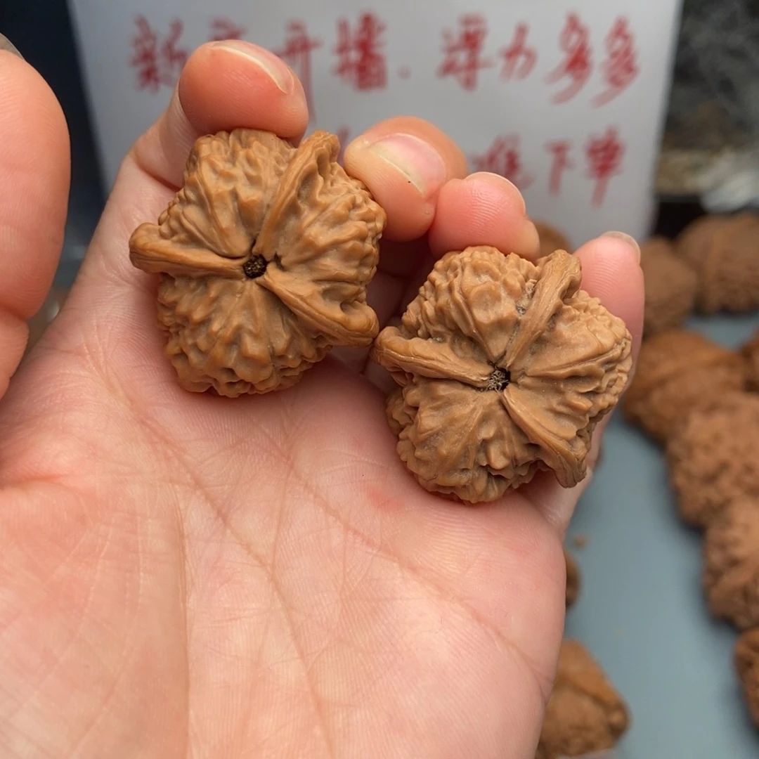 文玩核桃把件玉玺三棱1