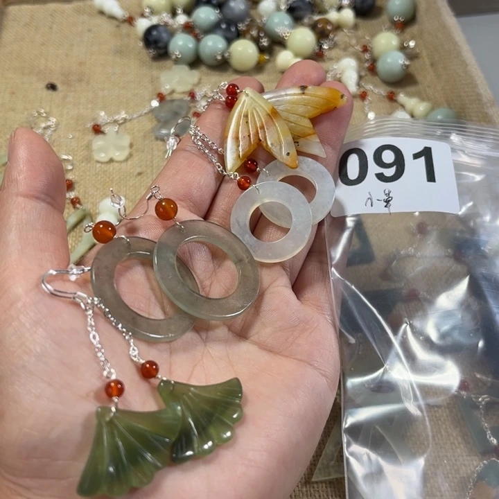 蛇纹石玉耳饰未镶嵌小*?