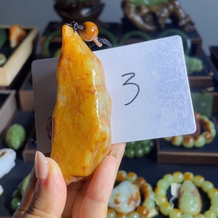 张***新和田玉未镶嵌颈饰