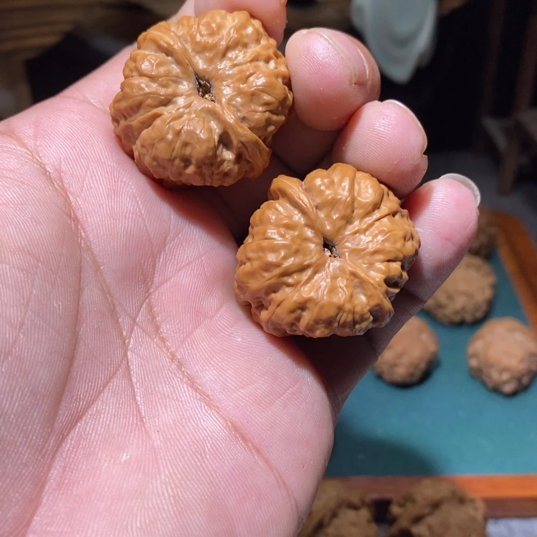 文玩核桃吊坠在****.蛙蛙34