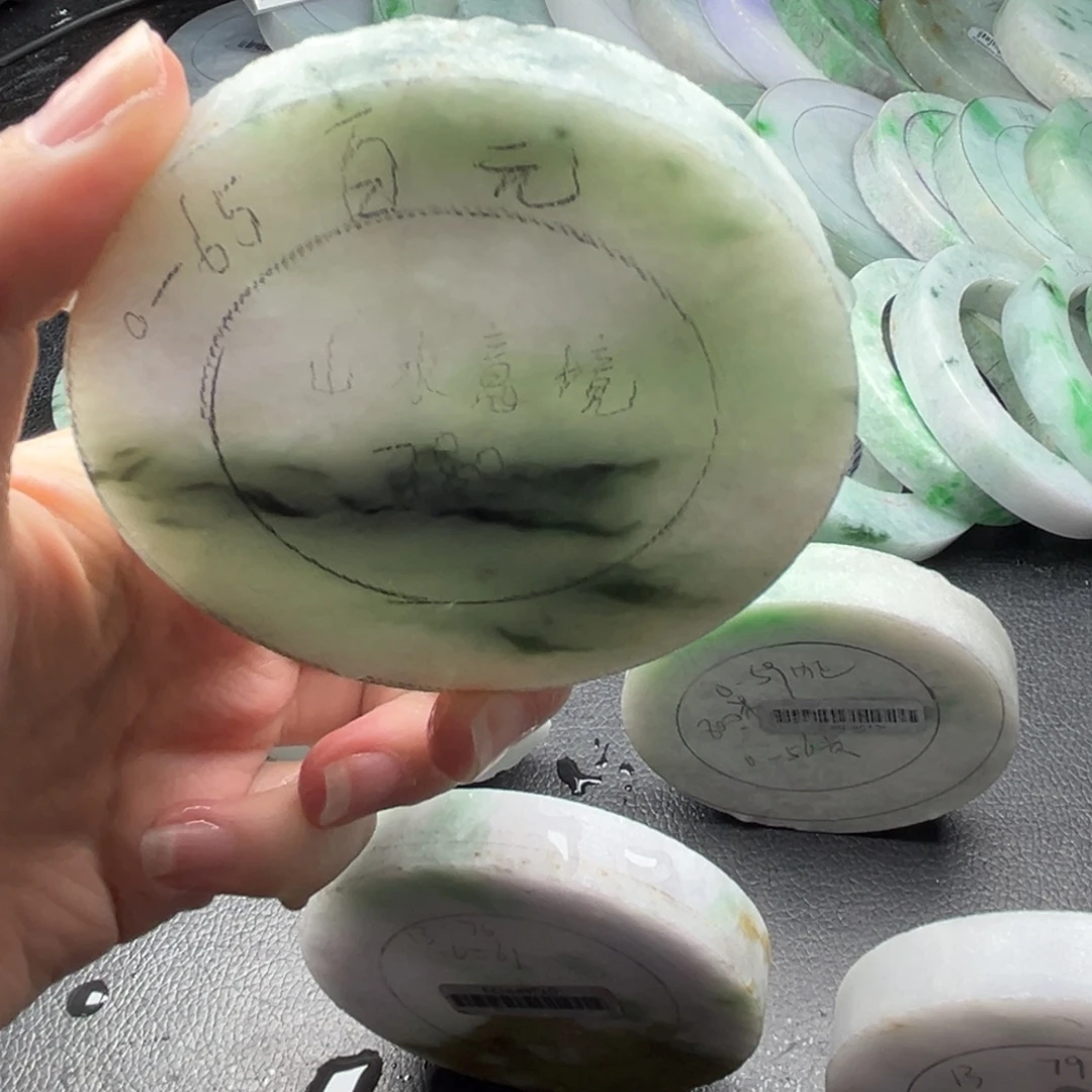 定制翡翠未镶嵌翡翠手镯