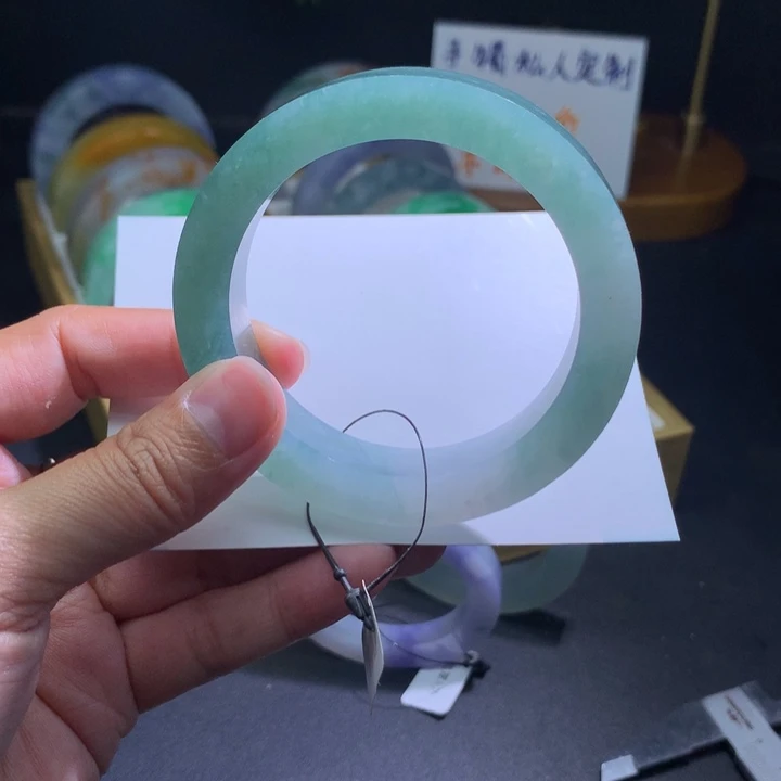 定制翡翠未镶嵌翡翠手镯