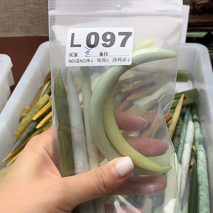 透闪石-蛇纹石玉发饰未镶嵌兰****纸