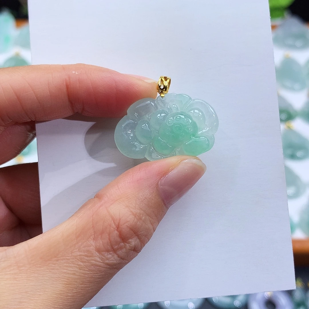 翡翠18K金镶嵌颈饰翡翠吊坠