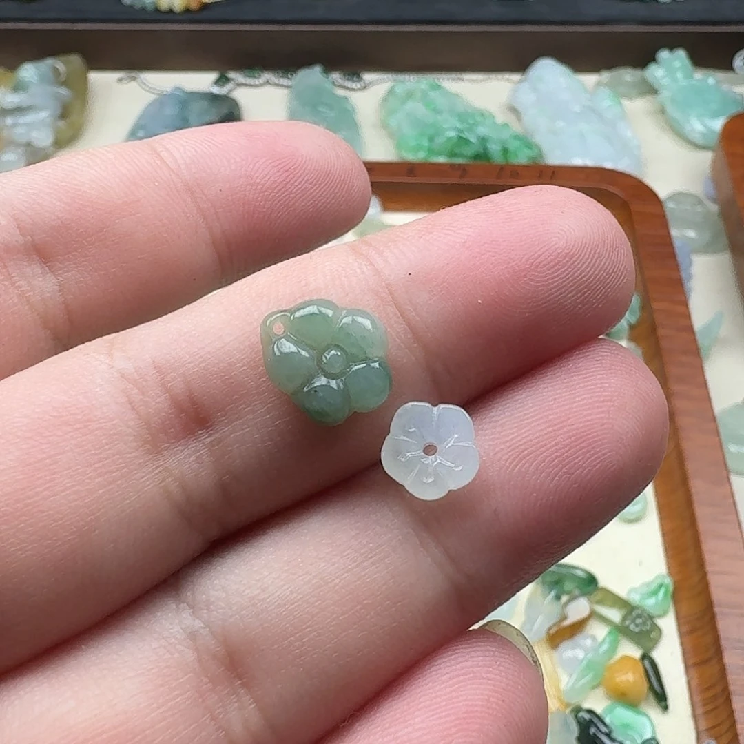 翡翠挂件未镶嵌翡翠