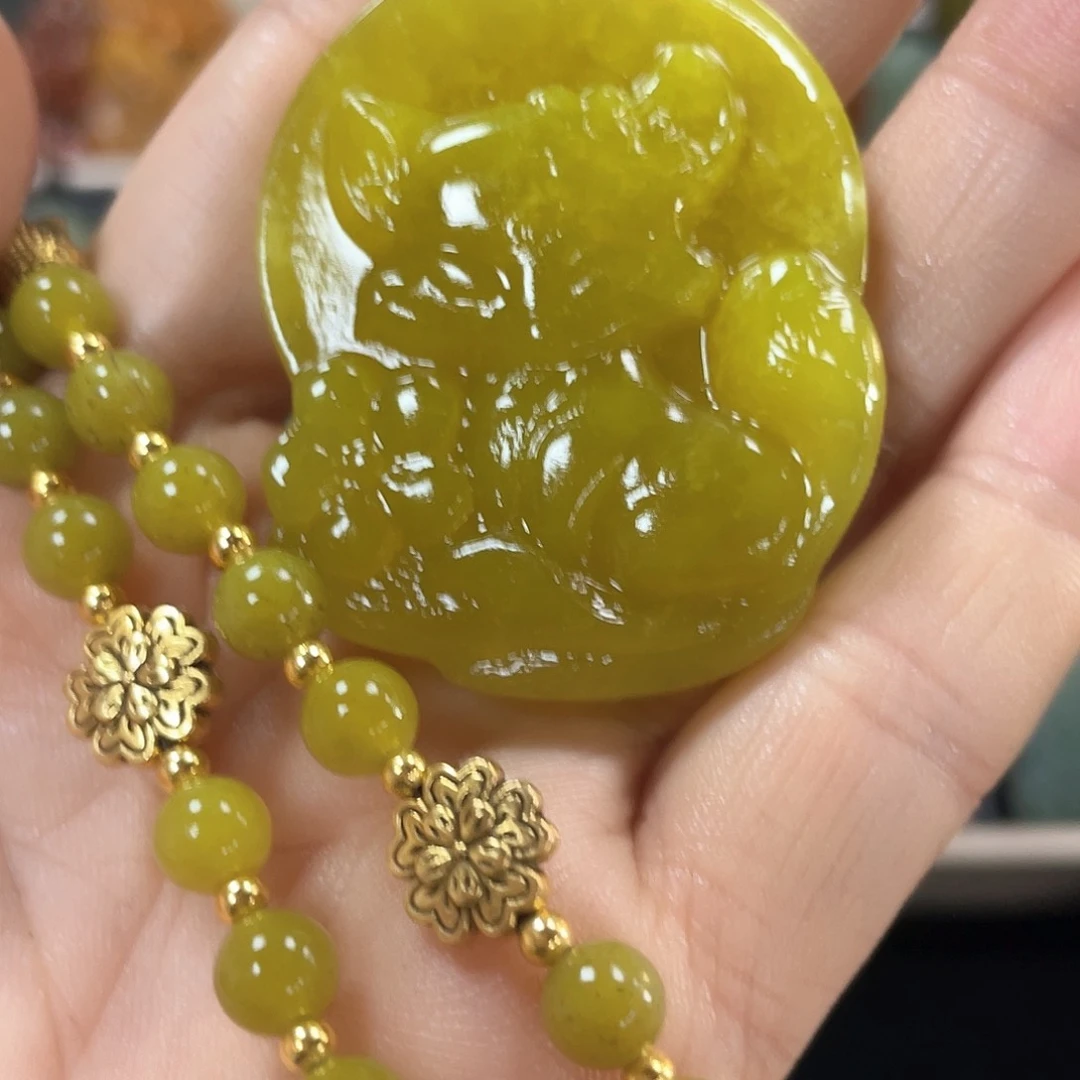 蛇纹石玉颈饰未镶嵌