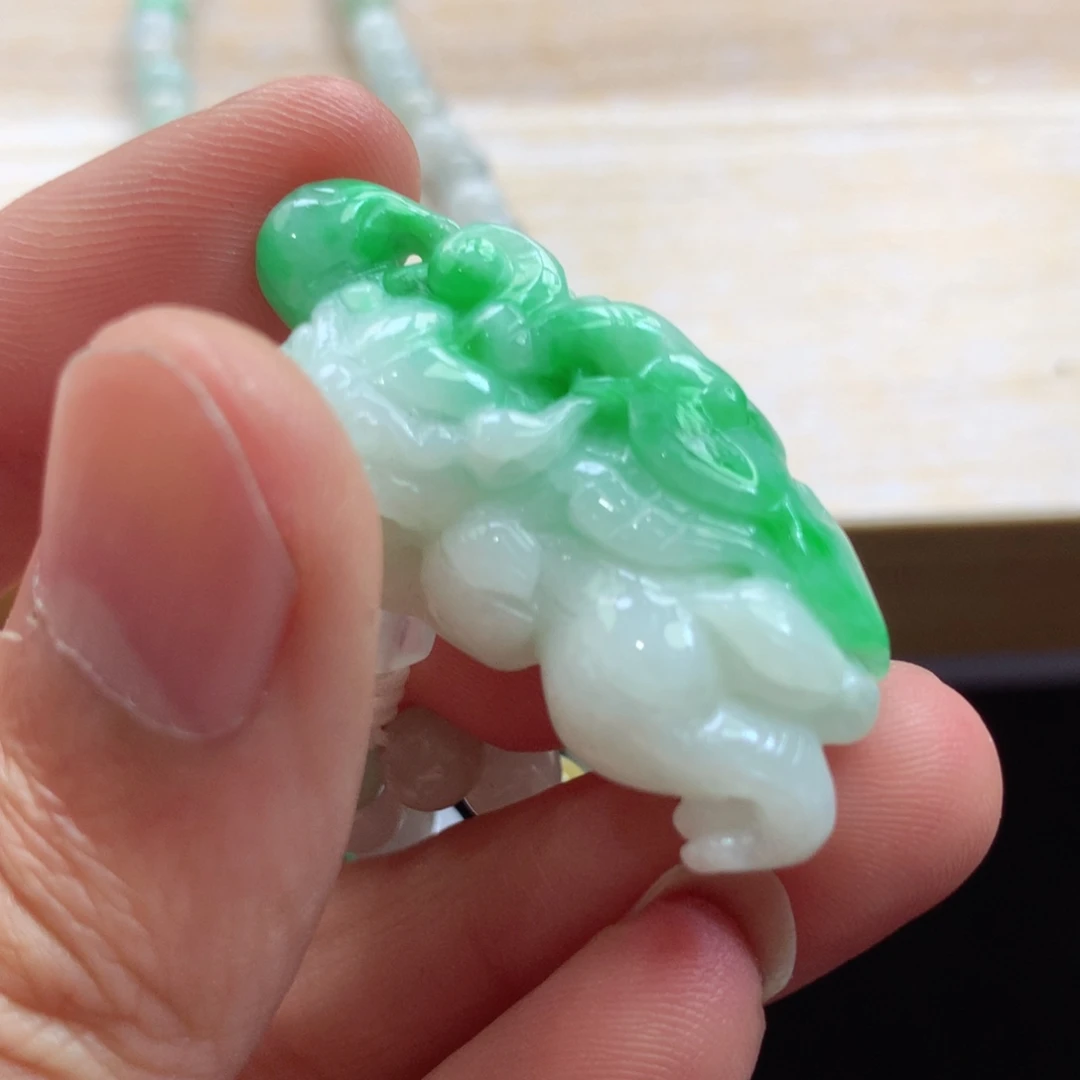 翡翠未镶嵌颈饰吊坠
