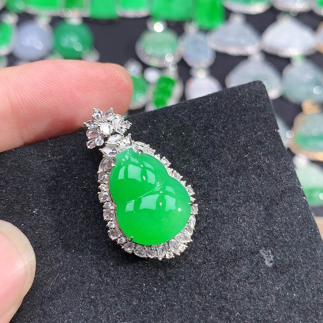 翡翠18K金镶嵌颈饰