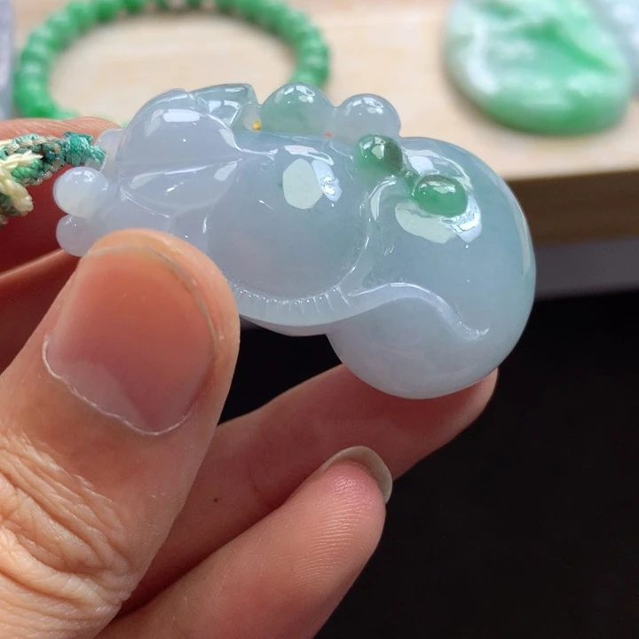 翡翠未镶嵌颈饰吊坠