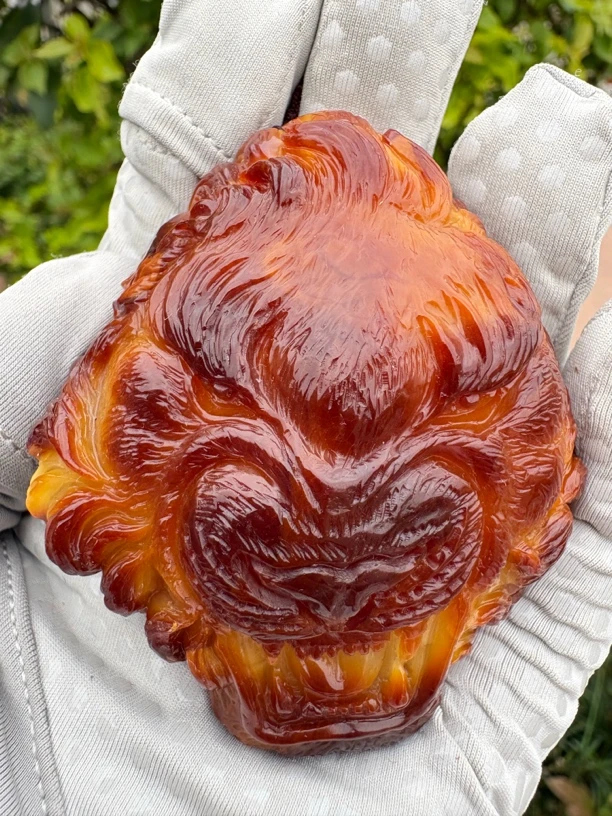 假一赔十，天然琥珀蜜蜡，蜜蜡吊坠，虎虎生威吊坠，俏色巧雕 编号79