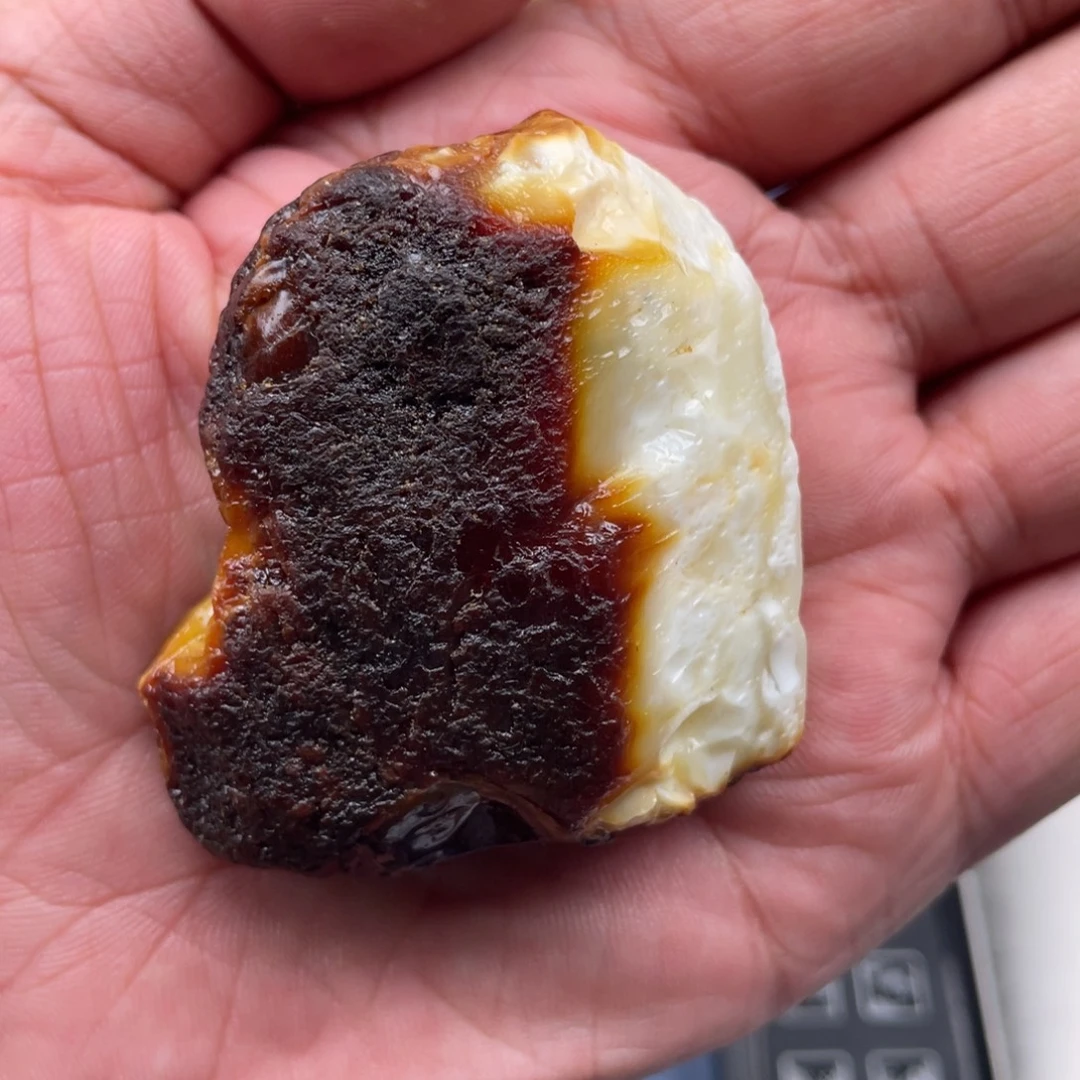 闯***州定制琥珀未镶嵌蜜蜡