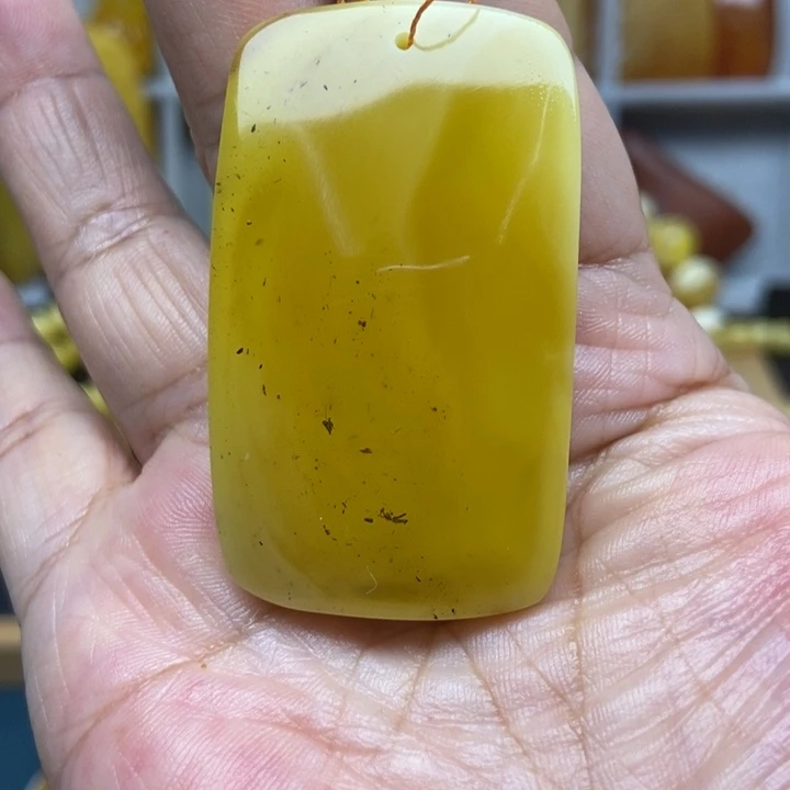 琥珀未镶嵌裸石吊坠