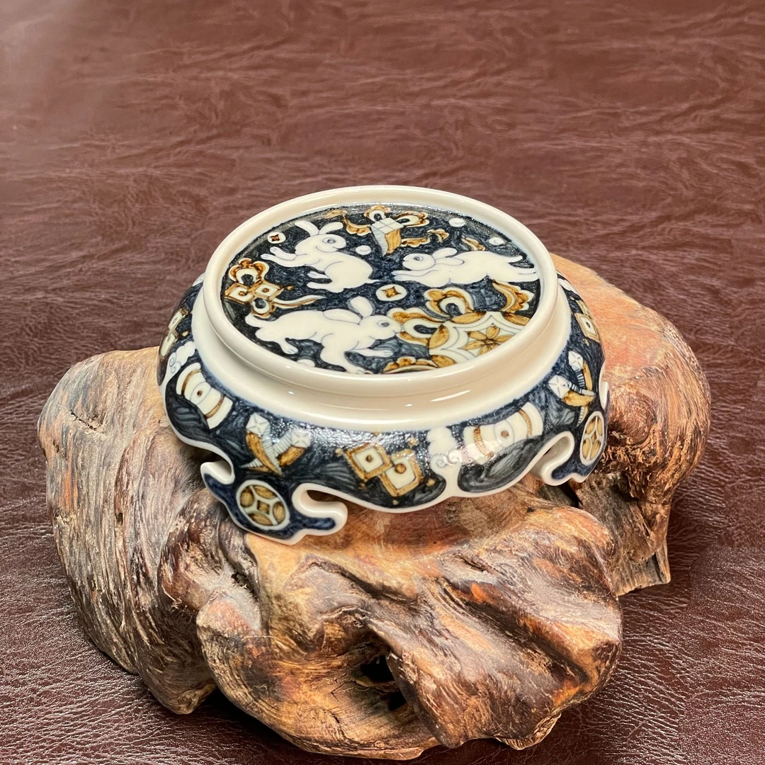 立勤怀古 玉兔三足盖置 LQ016