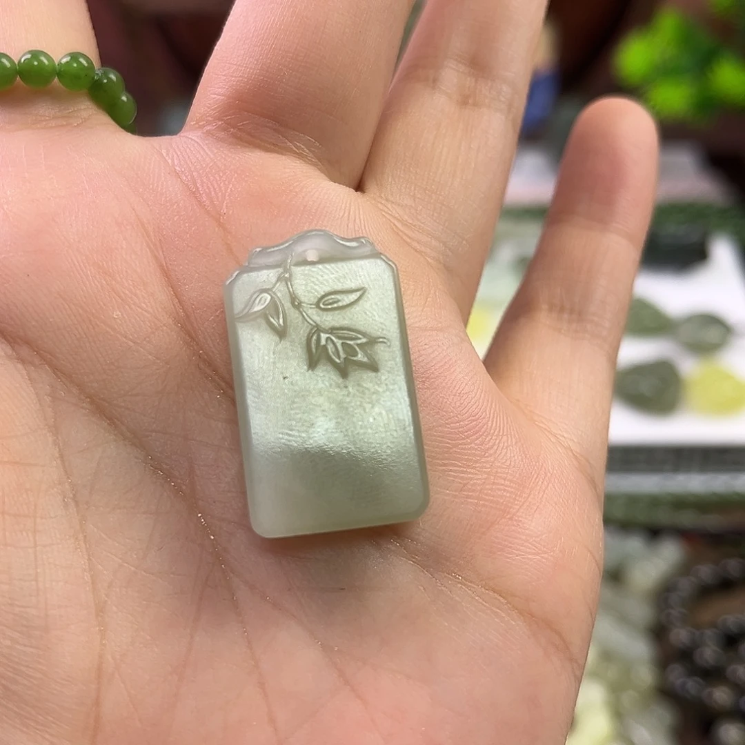 ****结和田玉未镶嵌吊坠(赠链)