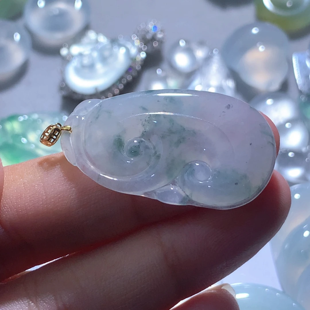 颈饰18K金镶嵌翡翠缅甸