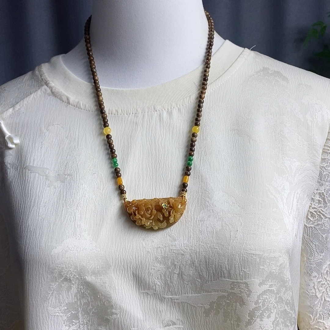 翡翠未镶嵌吊坠(赠链)