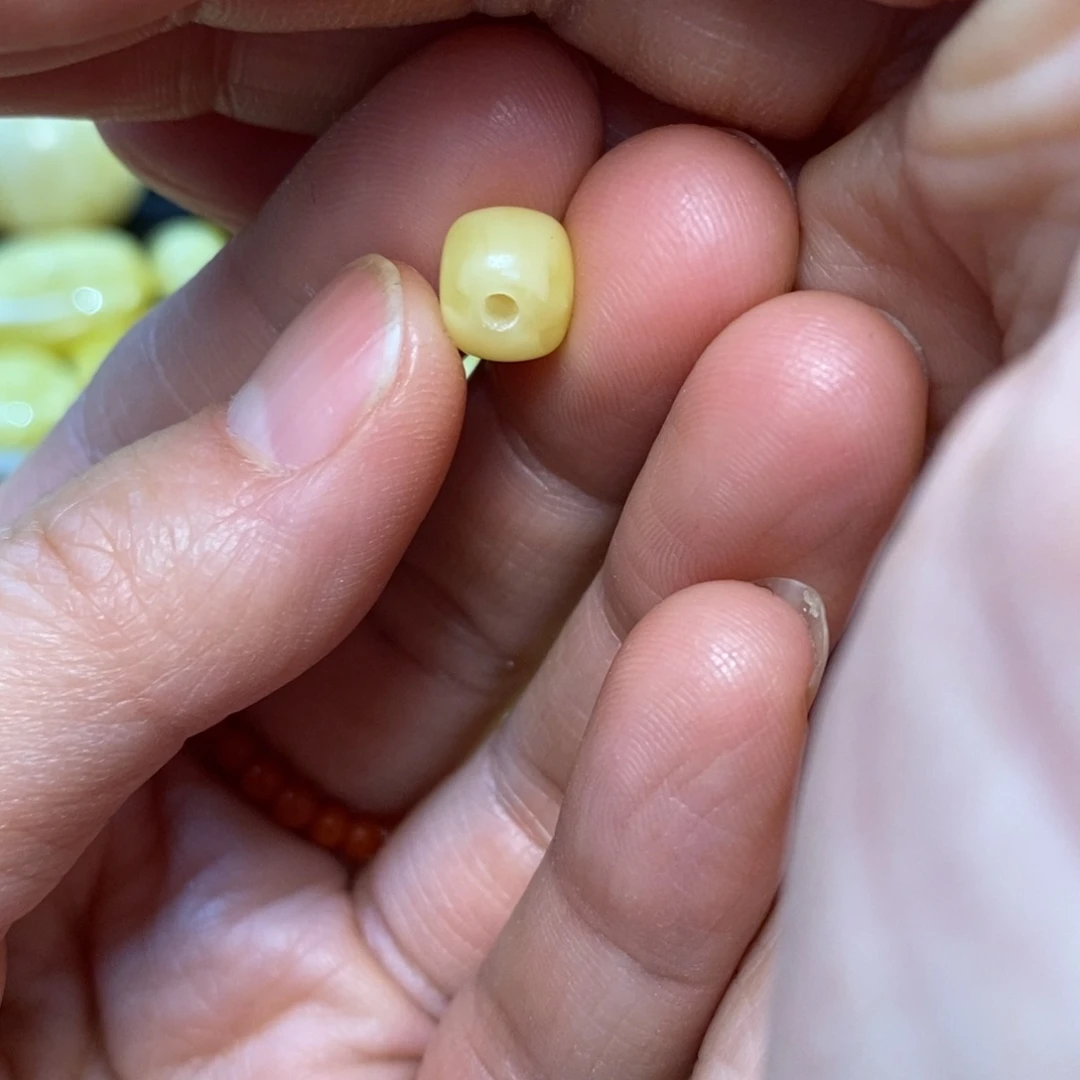 琥珀未镶嵌裸石原矿蜜蜡配珠
