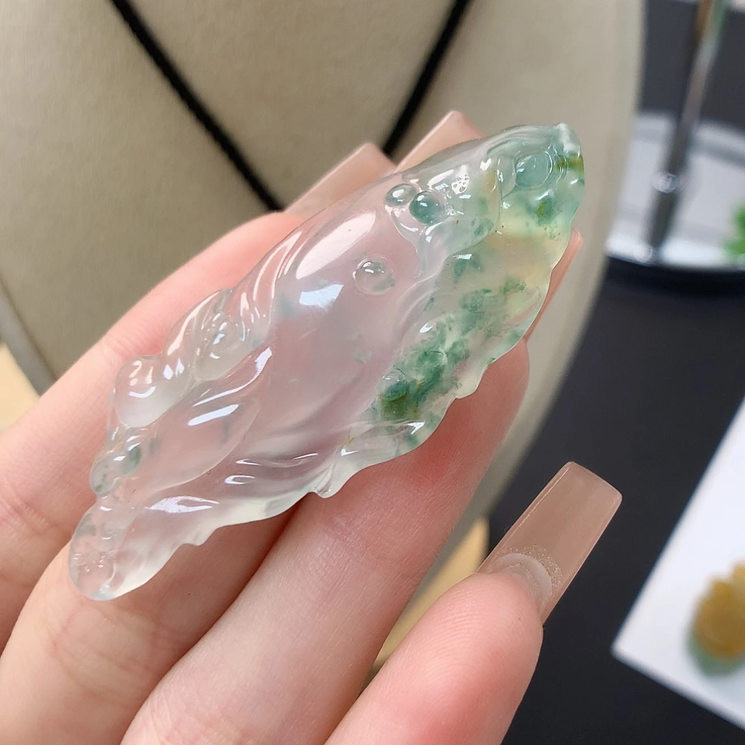 翡翠未镶嵌颈饰逍遥游