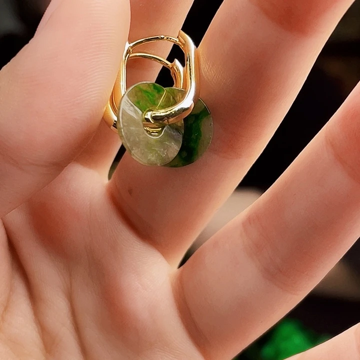 翡翠未镶嵌颈饰多样性