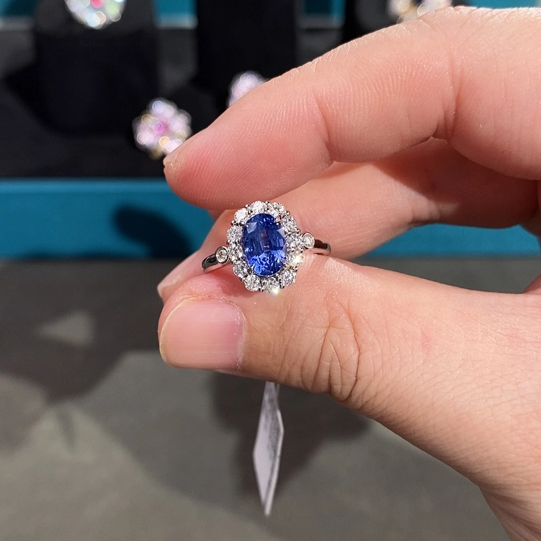 18K金镶嵌戒指蓝宝石AIGS无烧矢车菊VB2.13ct