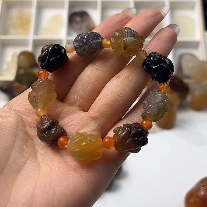 玛瑙/玉髓颈饰合金