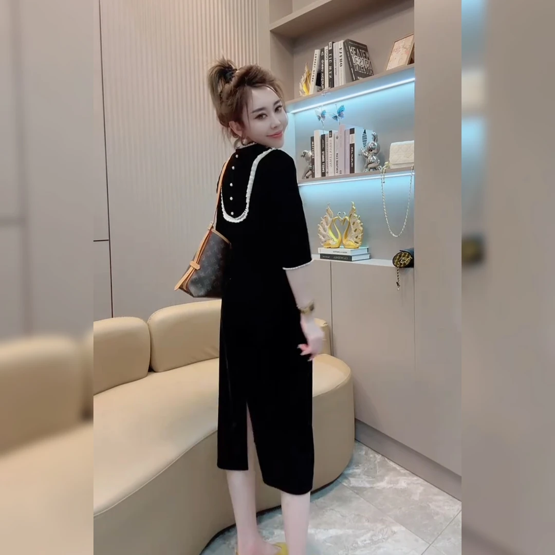 欧货高级感丝绒连衣裙女2025秋时尚气质法式设计感丝绒连衣裙