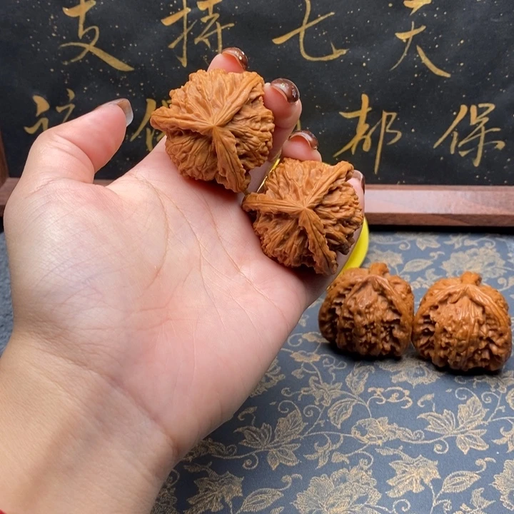 吊坠文玩核桃别****吃白狮子