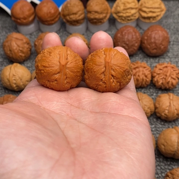 文玩核桃把件傦****…………