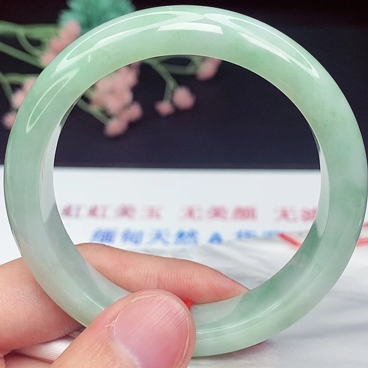 翡翠手镯未镶嵌55圈口