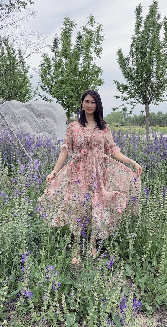 2025定制香槟色高端显瘦碎花收腰飘逸仙美大摆连衣裙夏季