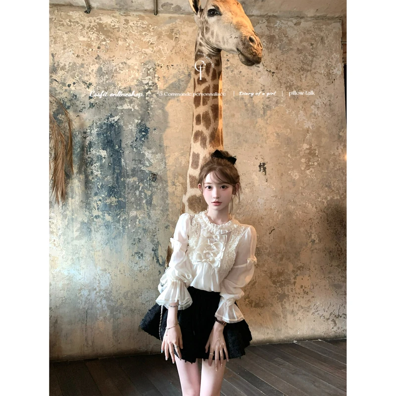 迟伞伞 25/ss 人偶心跳 木耳边重工蕾丝花边蝴蝶结香槟色衬衫