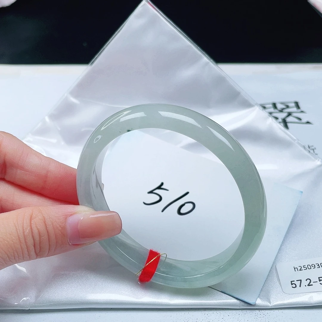 翡翠未镶嵌手镯57+贵妃