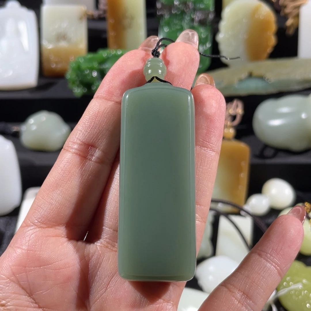 海***鲁颈饰未镶嵌和田玉