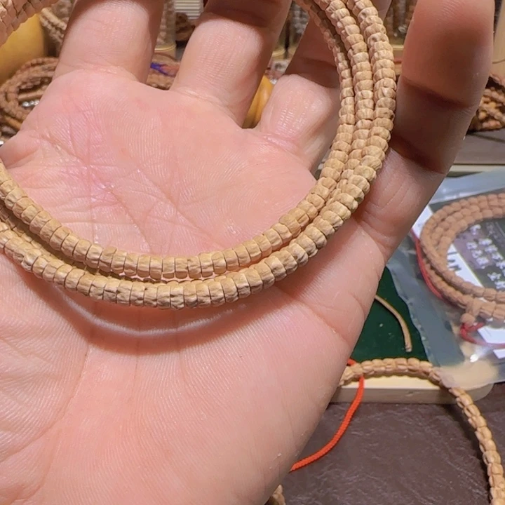 嶶***茹吊坠柏香籽/百香籽