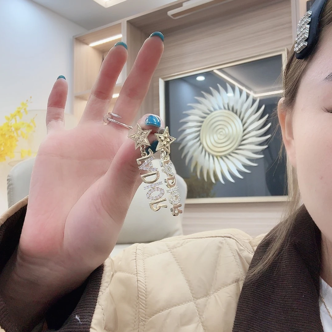 纯vv我发过很多微大屁大