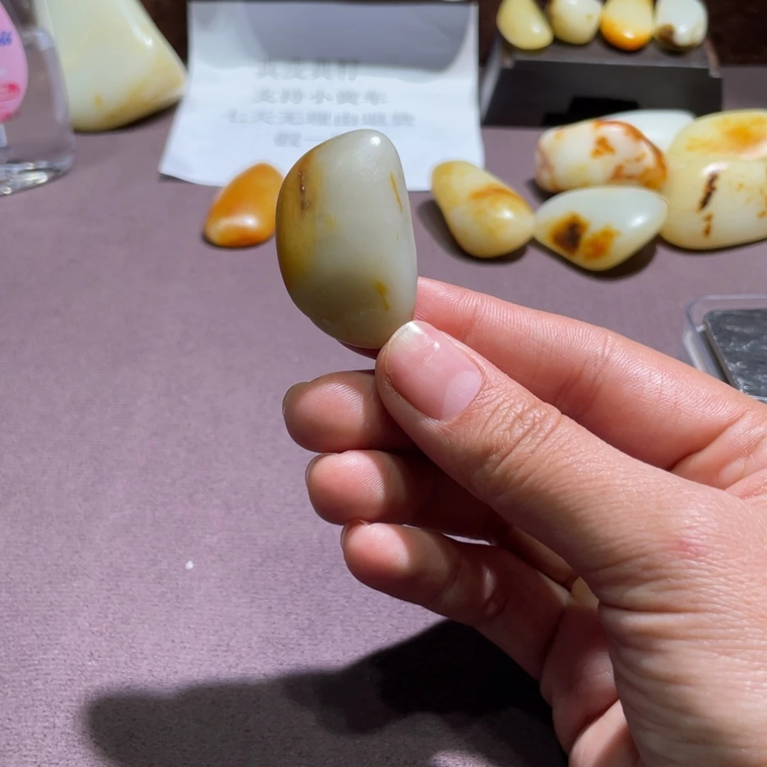 和田玉未镶嵌把件