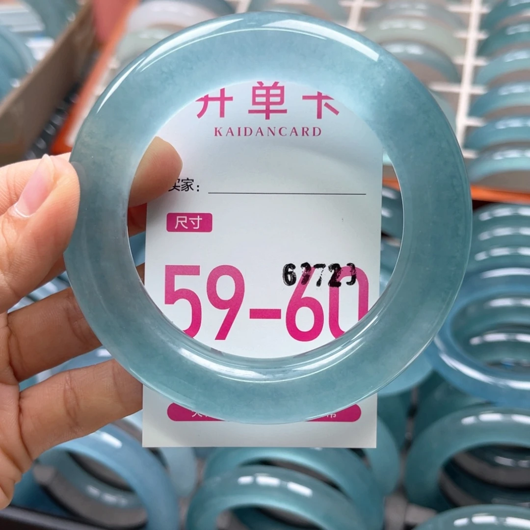 娇***俏石英岩玉手镯未镶嵌