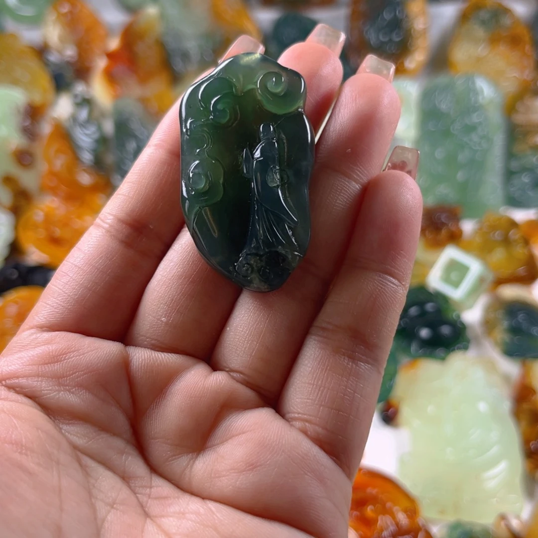 蛇纹石玉未镶嵌颈饰